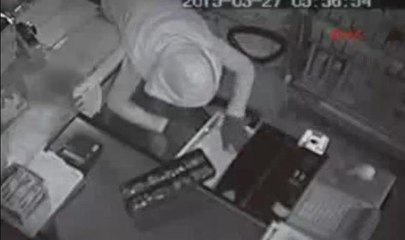 Sigara hırsızlığı güvenlik kamerasında