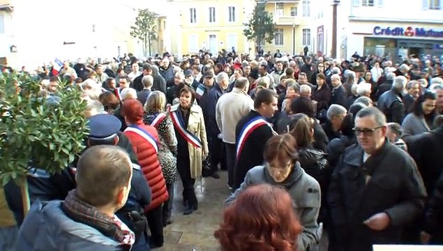 Manifestation Je suis Charlie - Parvis de l'hôtel de ville de Marignane