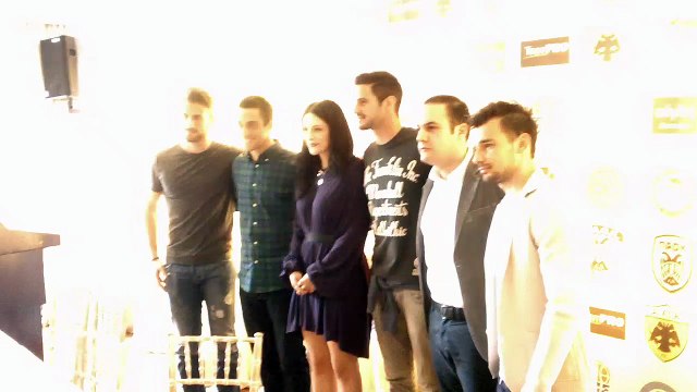 Όλοι οι αθλητές μια αγκαλιά