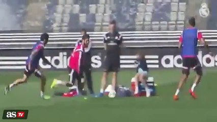 Isco humilie Arbeloa avec un geste technique incroyable (Real Madrid training 2015)