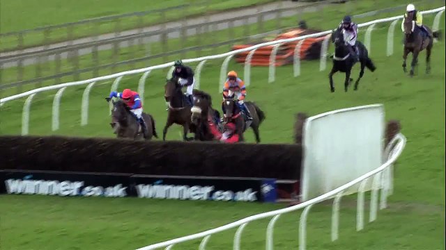 Incroyable chute du jockey Ferguson en Angleterre