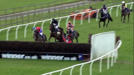 Incroyable chute du jockey Ferguson en Angleterre