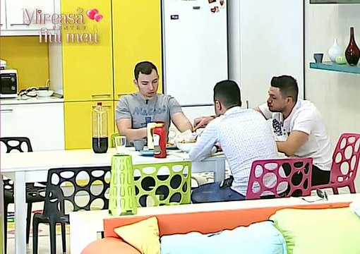 printzi prin bucatarie...marinica in casa baietilor la masa 2015-04-02 16-39-30-753