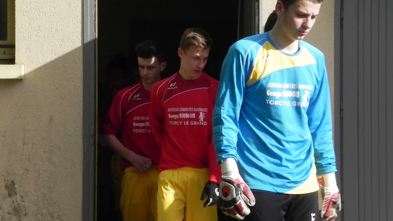 Les U15 a la sortie des vestiaires de QUINCAMPOIX  match contre BUCHY défaite 1à 0