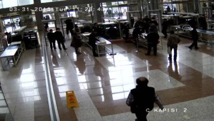 Cumhuriyet Savcısı Kiraz'ı Şehit Eden Teröristlerin Adliyeye Giriş Görüntüleri