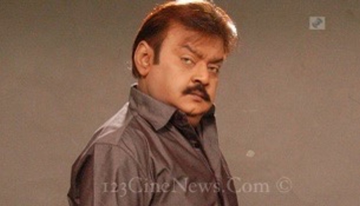 Vijayakanth watch son movie - 123 Cine news Tamil Cinema News