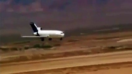 Real Plan Crash in Desert - Video Dailymotion