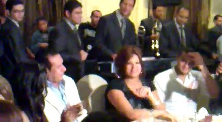 محمود الحسينى وفيفى عبده خربنها فى عيد ميلاد جميله بنت الفنانه هدى