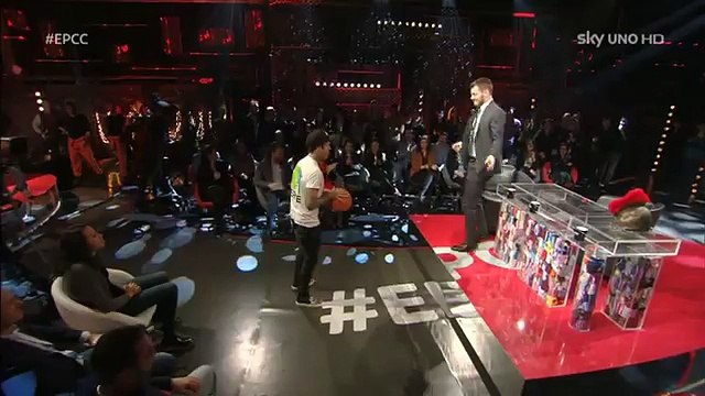 E poi c'è Cattelan #EPCC - Fedez e le lezioni di basket -alla filippina
