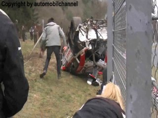 Novo vídeo flagra momento em que carro da Nissan acerta espectadores