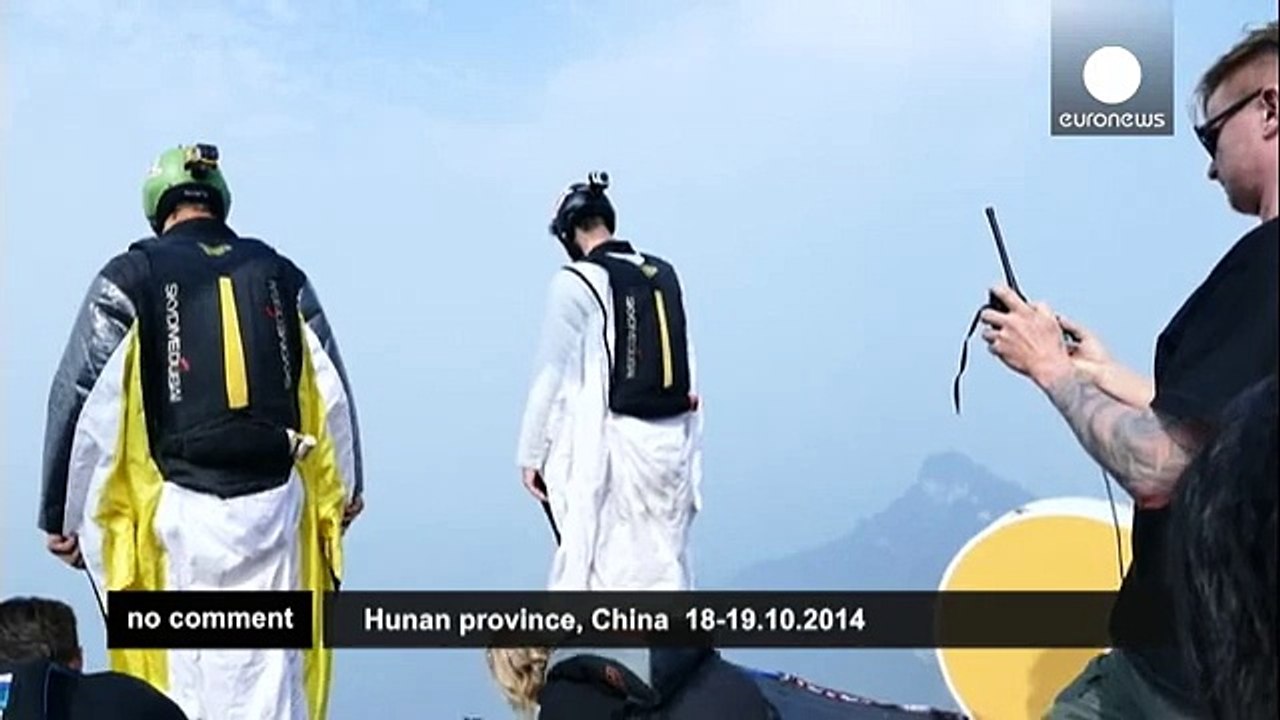 China hosts World Wingsuit Competition - no comment