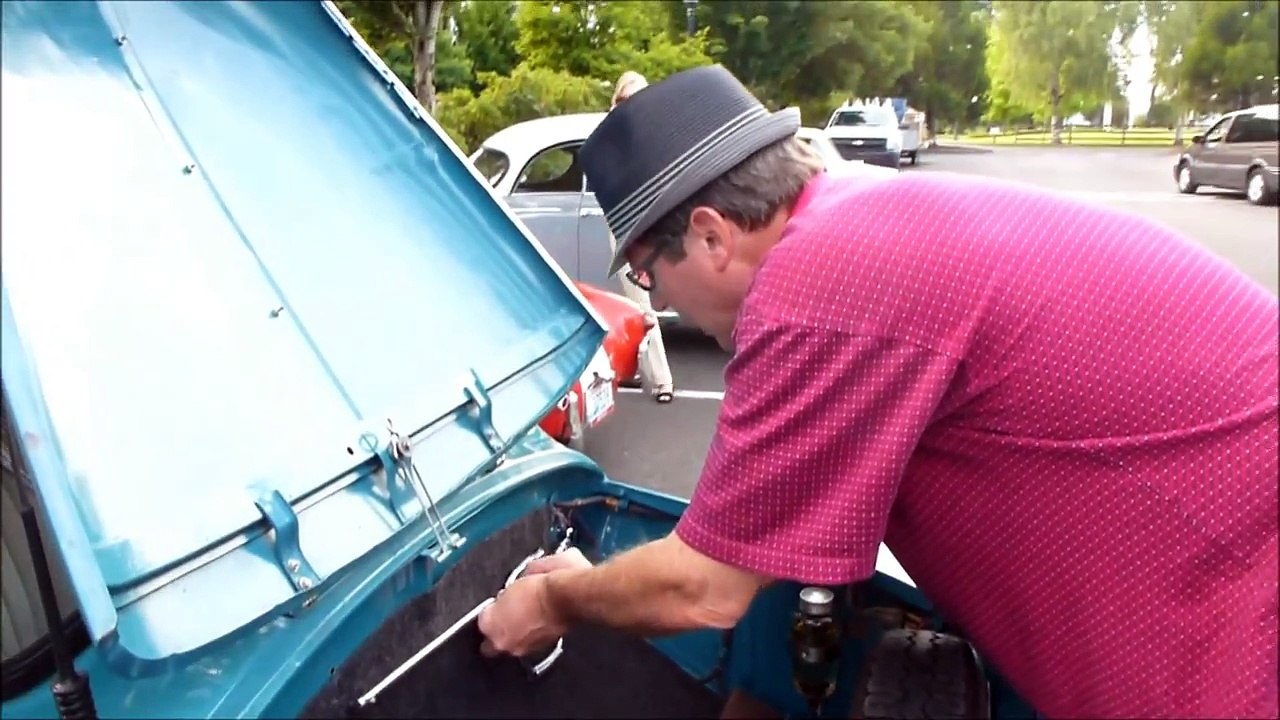 Hand crank starting a Renault 4CV
