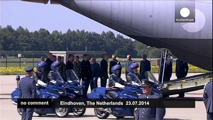 Dutch mourn as bodies from MH17 arrive home - no comment