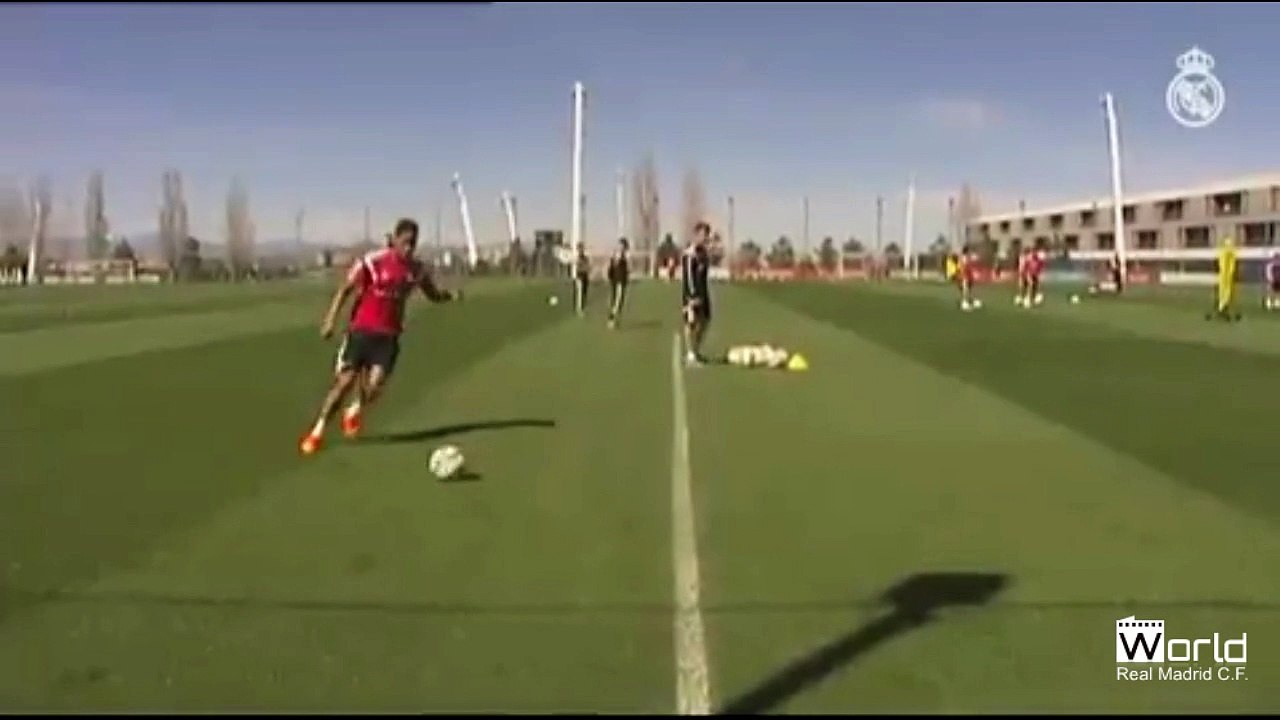 Gareth Bale Shows Off His Fancy Half-Volley Skills in Training