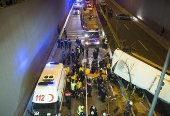 Ankara'da Belediye Otobüsü Köprüden Uçtu! 13Yaralı Var