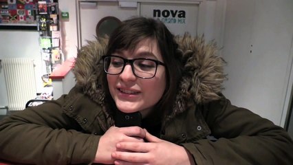 Nova tire la langue