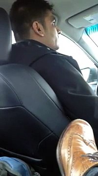 American police officer abusing a Pakistani cab driver - Cop gets thrashed by US public all over the internet