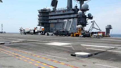 [軍事紀錄-航母作業中]X-47B 試驗型無人戰鬥航空載具（UCAV）測試於布希號航母（CVN-77）的起降過程