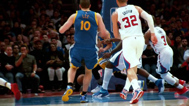 Le joueur de NBA Steph Curry envoie Chris Paul au sol en le dribblant! Slow Motion énorme...