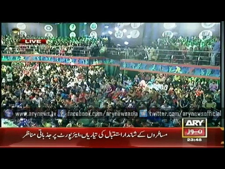Afridi Grabs 'Mauka Mauka' to Tease India in Umer Shareef Show