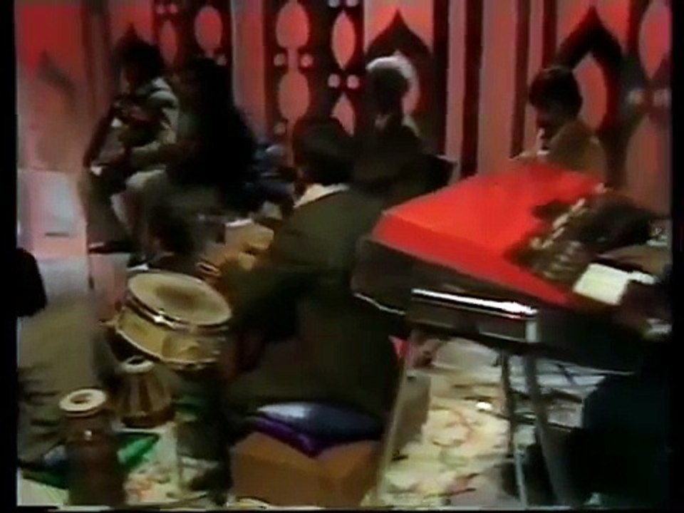 Malika Taranum Noor Jehan Live!  "Sanu Nair Wale Pul"