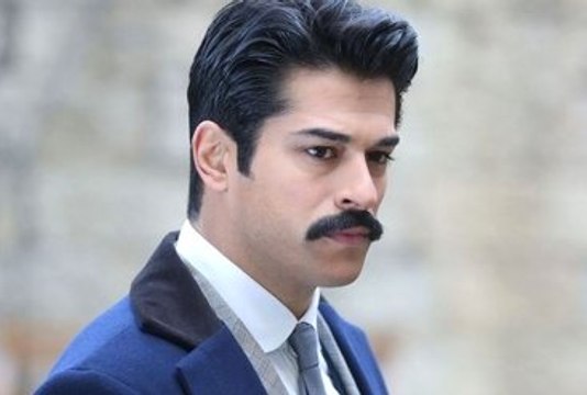 Burak Özçivit, Annesiyle Fotoğrafını Paylaştı Sosyal Medya Yıkıldı