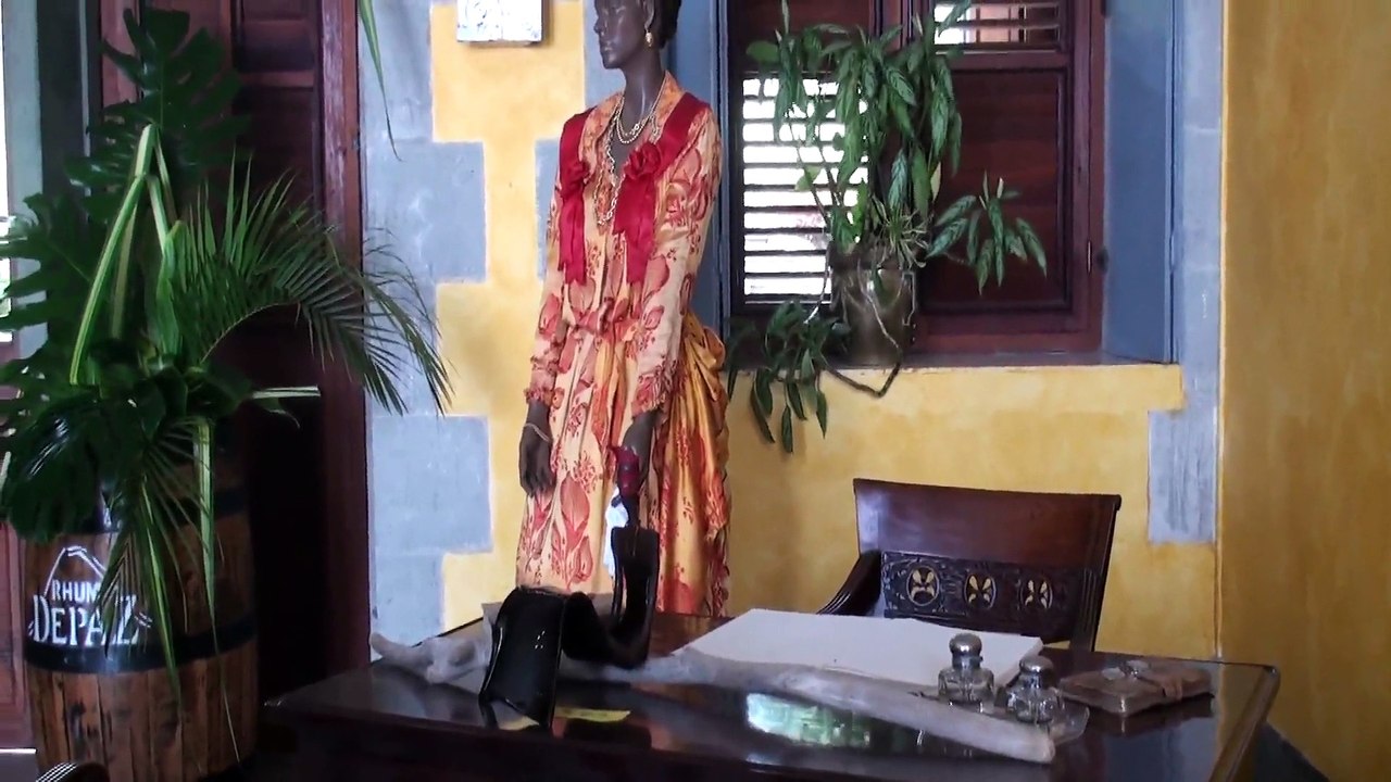 DEPAZ Le rhum Depaz c'est l'eau pure de la Montagne Pelée de la Martinique; magnifiques rhums agricoles des Antilles. Les cannes sont fraiches et non brulées pour donner rhums blancs, pailles et vieux gras et ronds en bouche. De plus un site superbe, une