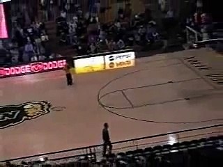 Man Wins $10,000 At Basketball Game In Shoot-Turn-Shoot Promotion