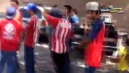 Miles de aficionados se acercaron al entrenamiento de Chivas