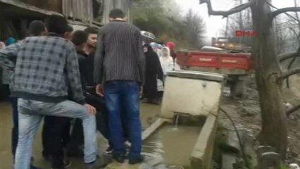 Bursa İnegöl Bahşiş Vermeyen Damadın Arkadaşlarını Yalağa Attılar