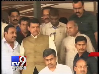 CM calls ACB chief, gets corrupt Mantralaya official arrested, Mumbai - Tv9 Gujarati