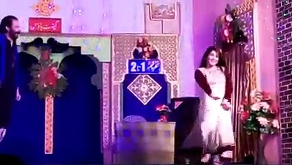 Pakistani Hot Girl Live Best Performance In Multan stage