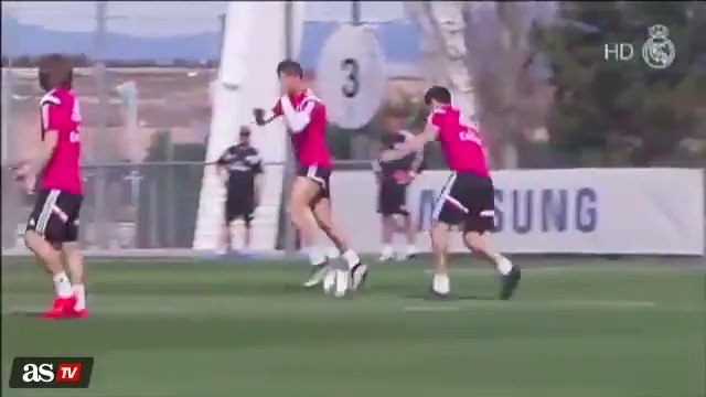 El misil de James Rodriguez que levantó los elogios de sus compañeros en el entreno