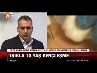 Minik yıldırımlar saçan bu ışıkla tedavi olanlar en az 10 yaş gençleşiyor