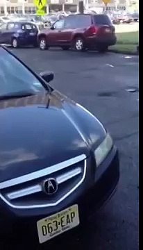 Le Dos d'Âne Invisible qui endommage des Dizaines de Véhicules