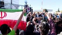 Negociadores iranianos são recebidos com festa