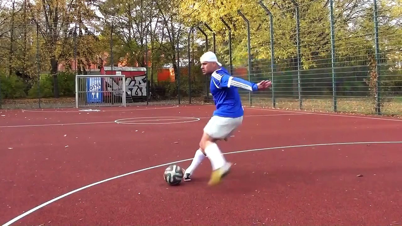 Lionel Messi Free Kick Goal  I BEST Street Football/Futsal/Freestyle Skills EVER!! Free Kick