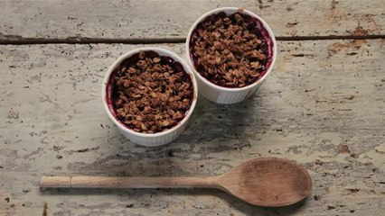 Eat Clean: Gluten Free Pear & Blackberry Crumble