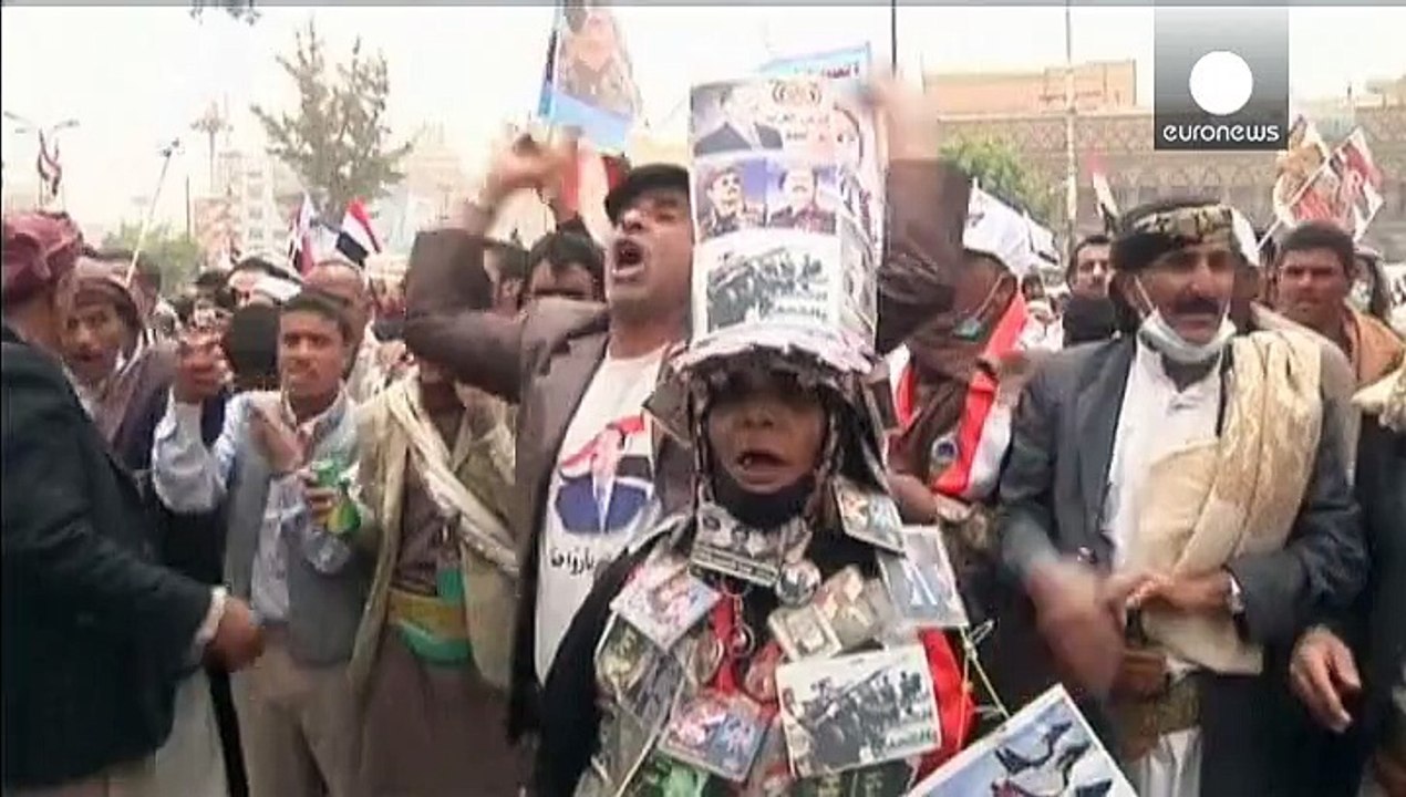 Yemen, proteste contro i raid dell'Arabia Saudita. Armi per i lealisti ad Aden