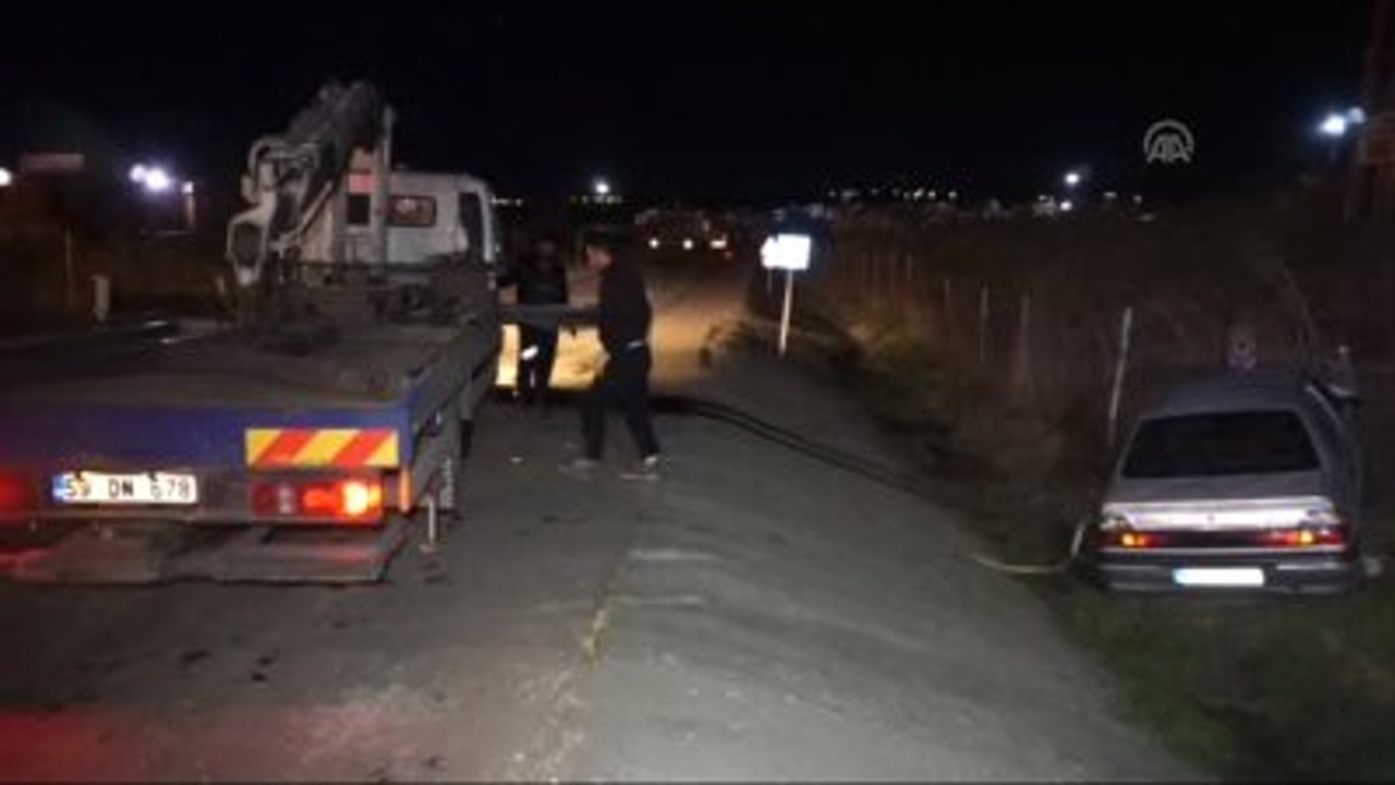 Otomobil Devrildi: 3 Yaralı