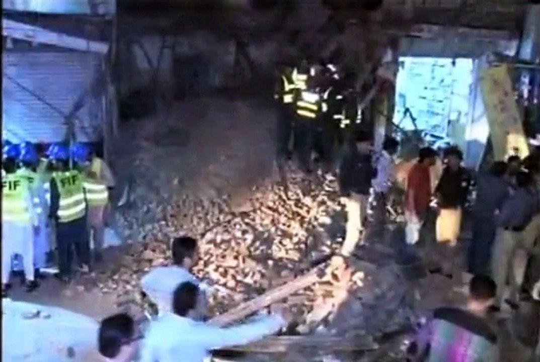 Plaza collapsed in Anarkali Bazar , Lahore