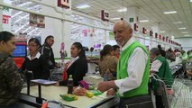 With tiny pensions, Mexican seniors work for tips