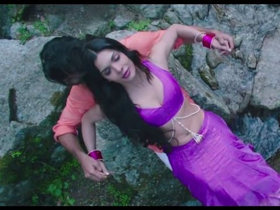 Pehli Dafa Full Video SONG - Barkhaa 2015 Hindi Movie -Taaha Shah, Sara Loren, Sonu Nigam, Renuka Gaur