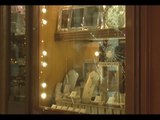 Marano (NA) - Rapina a gioielleria, banditi sfondano la vetrina -1- (03.04.15)
