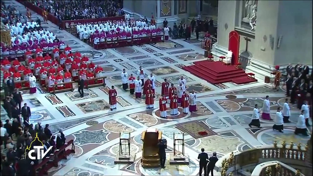 Nghi thức Suy Tôn Thánh Giá tại Đền Thờ Thánh Phêrô Thứ Sáu Tuần Thánh 03/04/2015