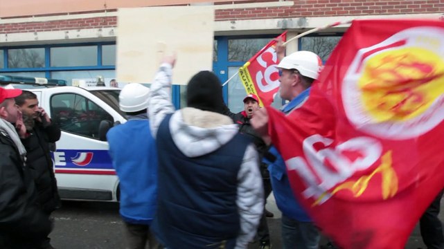 Manif des Sambre et Meuse à maubeuge devant la permanence du député Pauvros