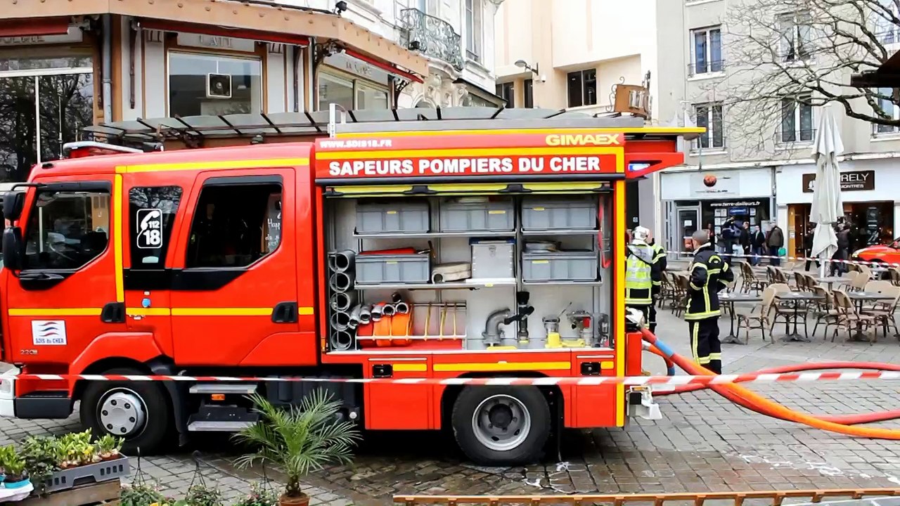 Incendie place Cujas à Bourges (04/04/15)