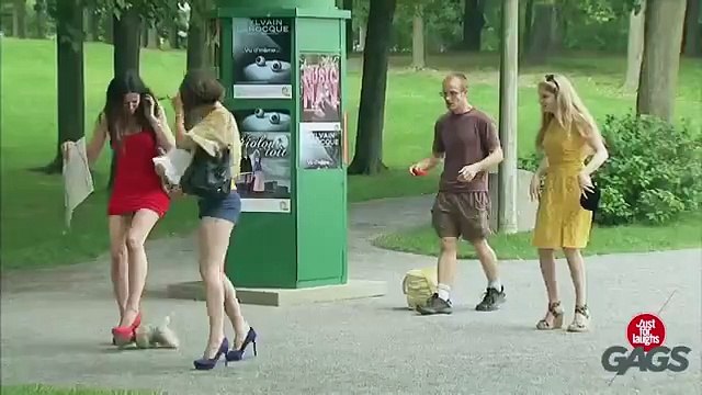 Güzel Bayanın Sakarlığı - Kamera Şakası