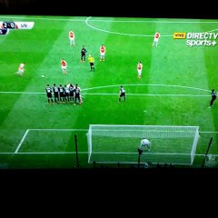 Arsenal: Mesut Özil se mandó con un golazo de tiro libre
