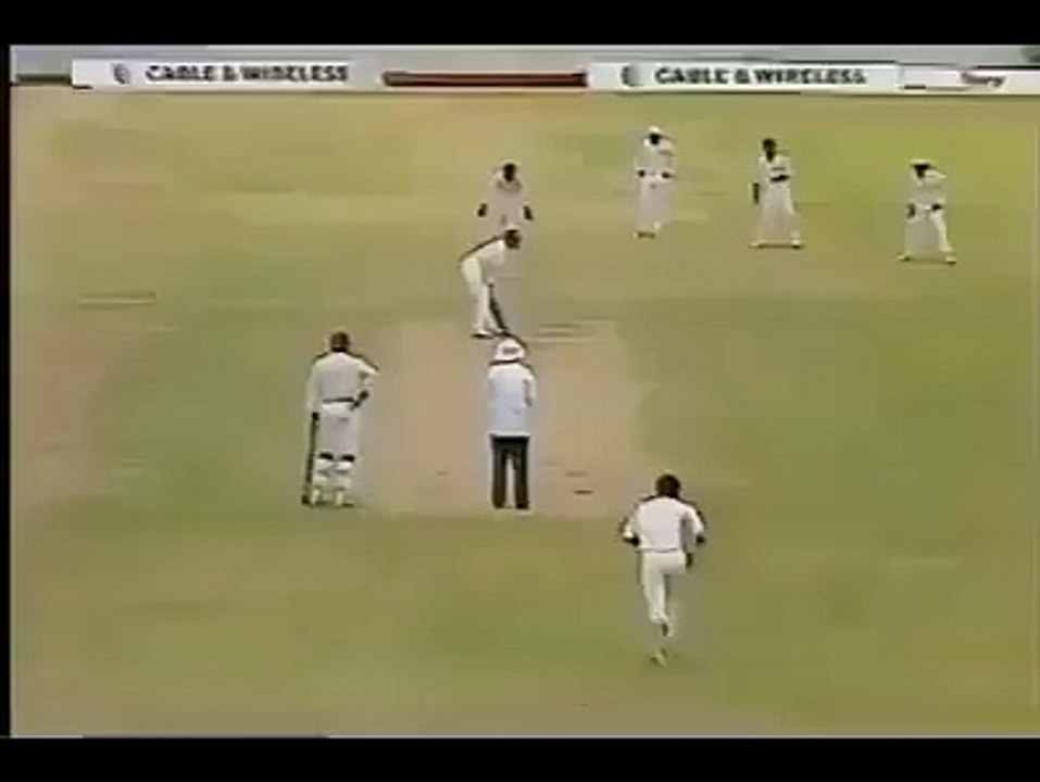 Wasim Akram's best yorker - Two stumps out of the ground